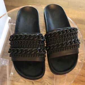Fabulous Kendall + Kylie Slides - size 8